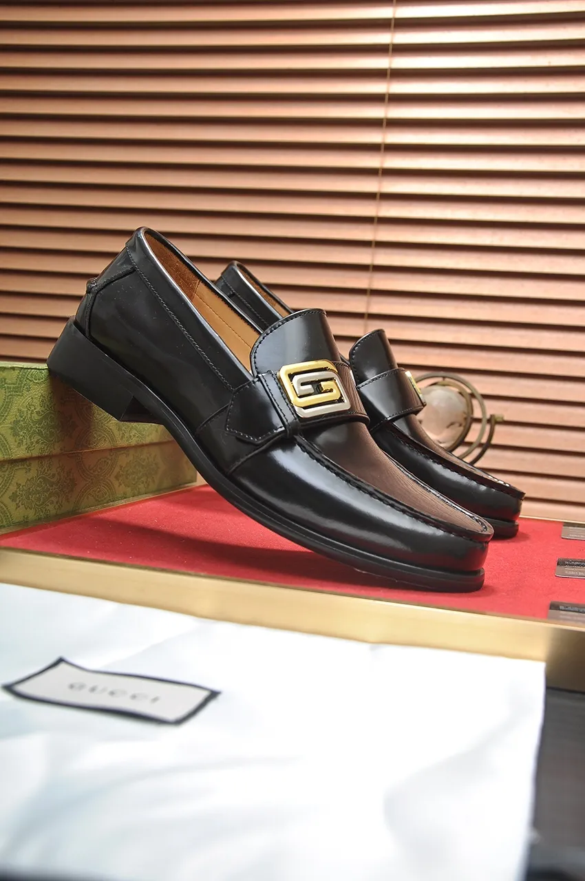 Men's shoes💰580💶Italy's top luxury men's shoe giant (GUCCI) (Gucci) (full cowhide lining) new arrival🍃Original European style🔰 Pleasant to the eye😍In order to make the shoes more durable and non-deformable🌀The production continues to follow traditional methods but there is still no lack of innovation💪Choose original sheepskin for the leather♻️ Smooth and natural And extra bright ⭐Made of imported cowhide, the first choice of rich people 38-45 (45 customized)